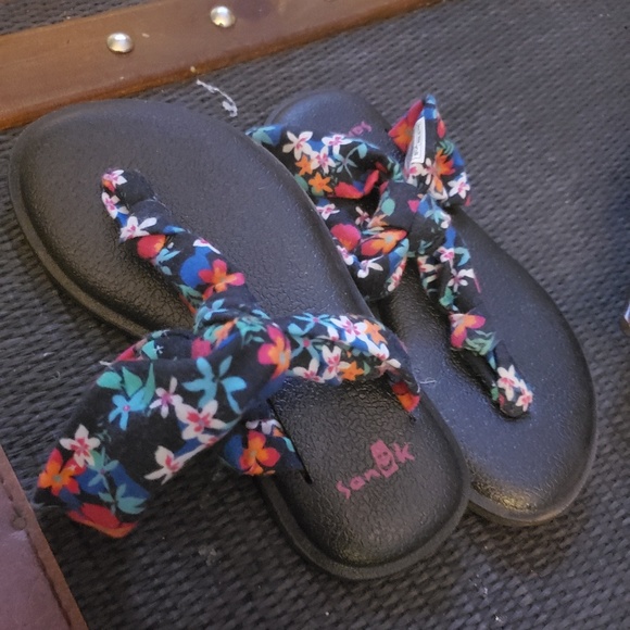 girls yoga sandals